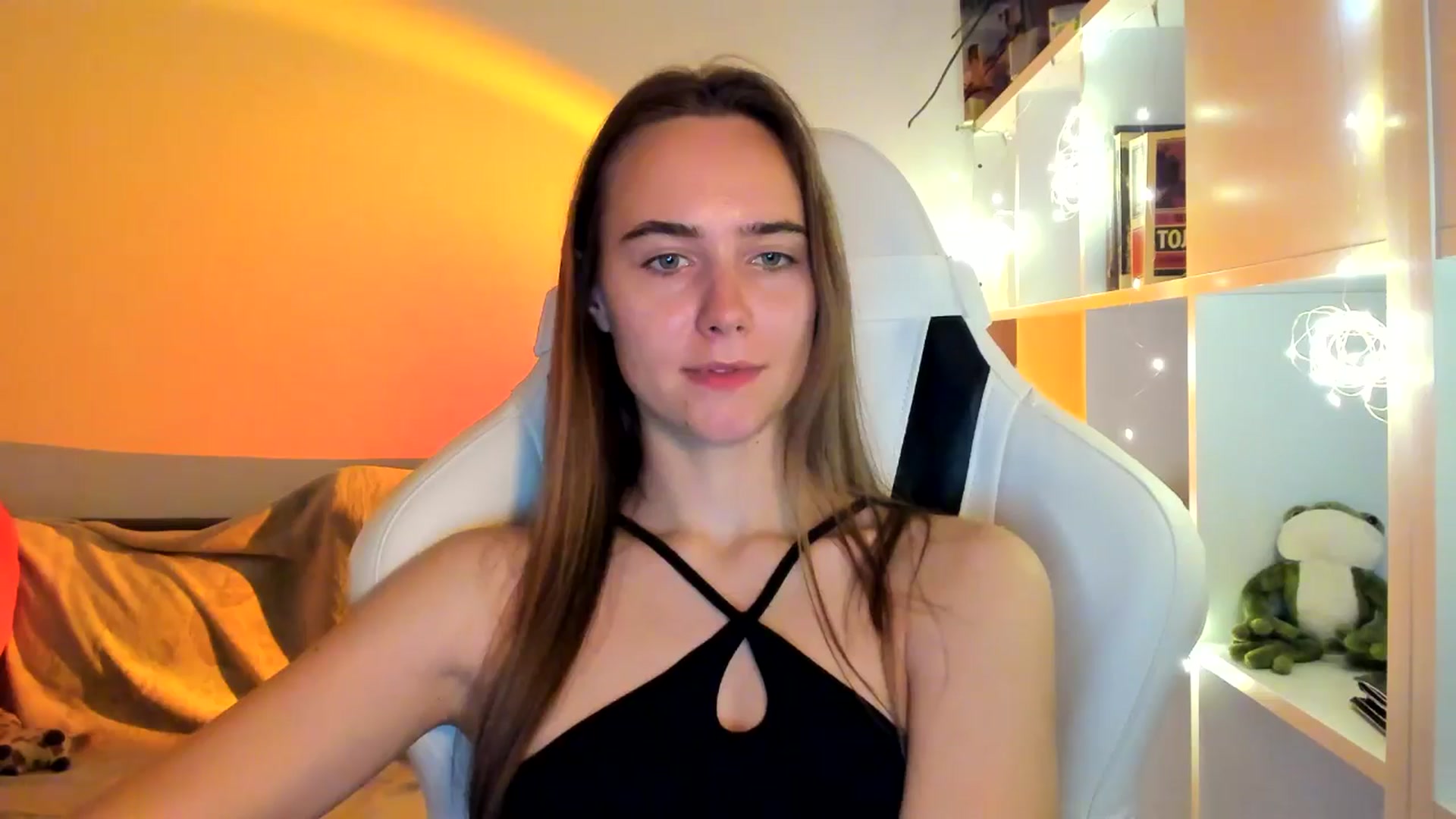 Gallery image thumbnail from OhAlisa's myfreecams stream on, 10/02/2025, 18:56 image 7 of 20