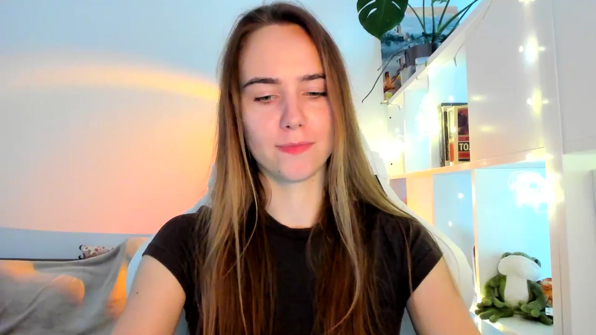 Gallery image thumbnail from OhAlisa's myfreecams stream on, 10/03/2025, 15:54 image 2 of 20