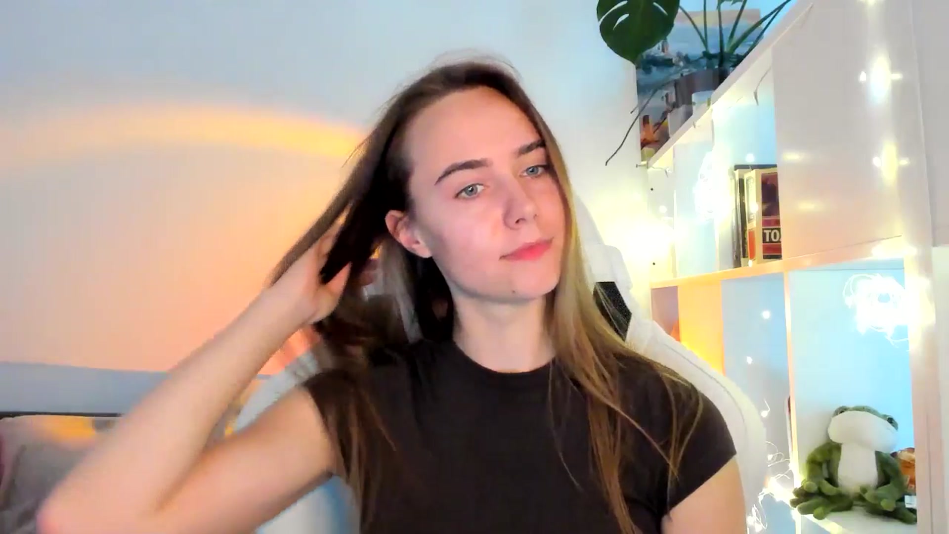 Gallery image thumbnail from OhAlisa's myfreecams stream on, 10/03/2025, 15:54 image 7 of 20