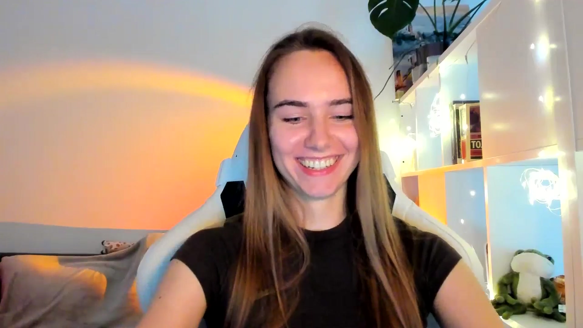 Gallery image thumbnail from OhAlisa's myfreecams stream on, 10/03/2025, 15:54 image 11 of 20