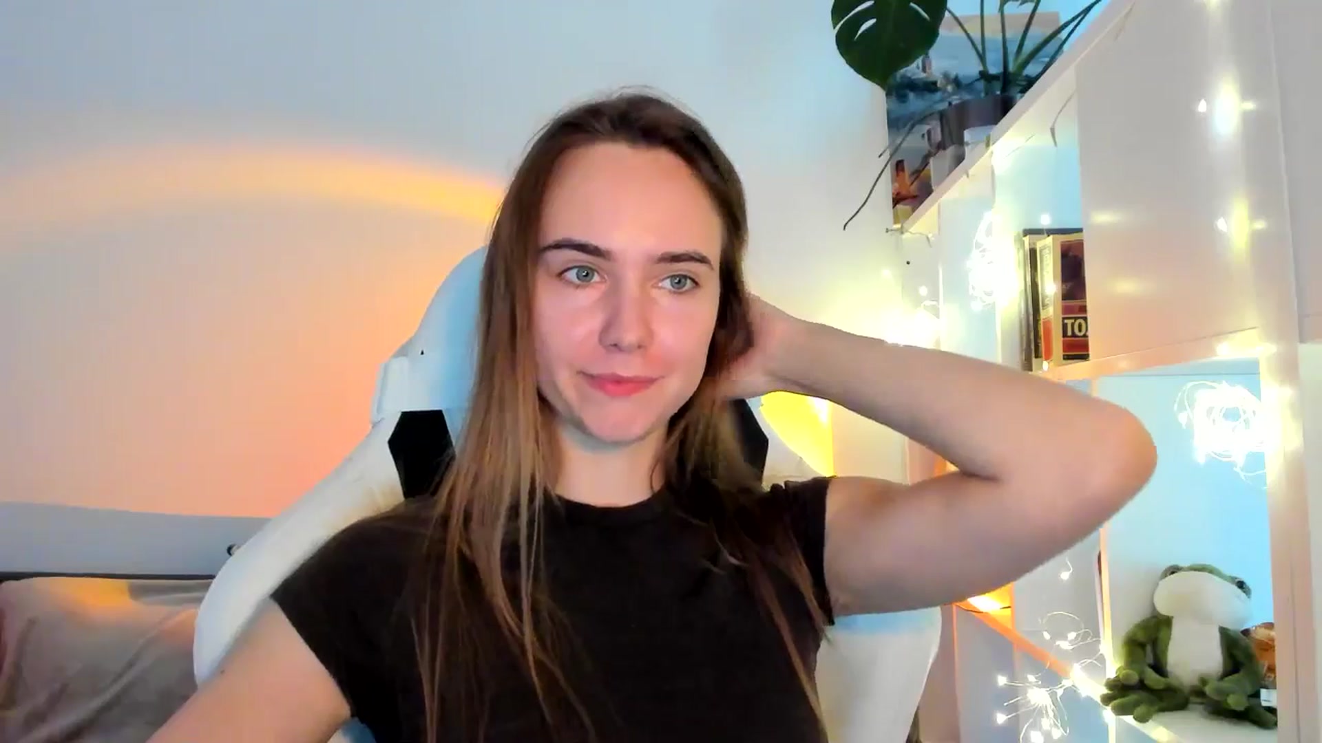 Gallery image thumbnail from OhAlisa's myfreecams stream on, 10/03/2025, 15:54 image 6 of 20