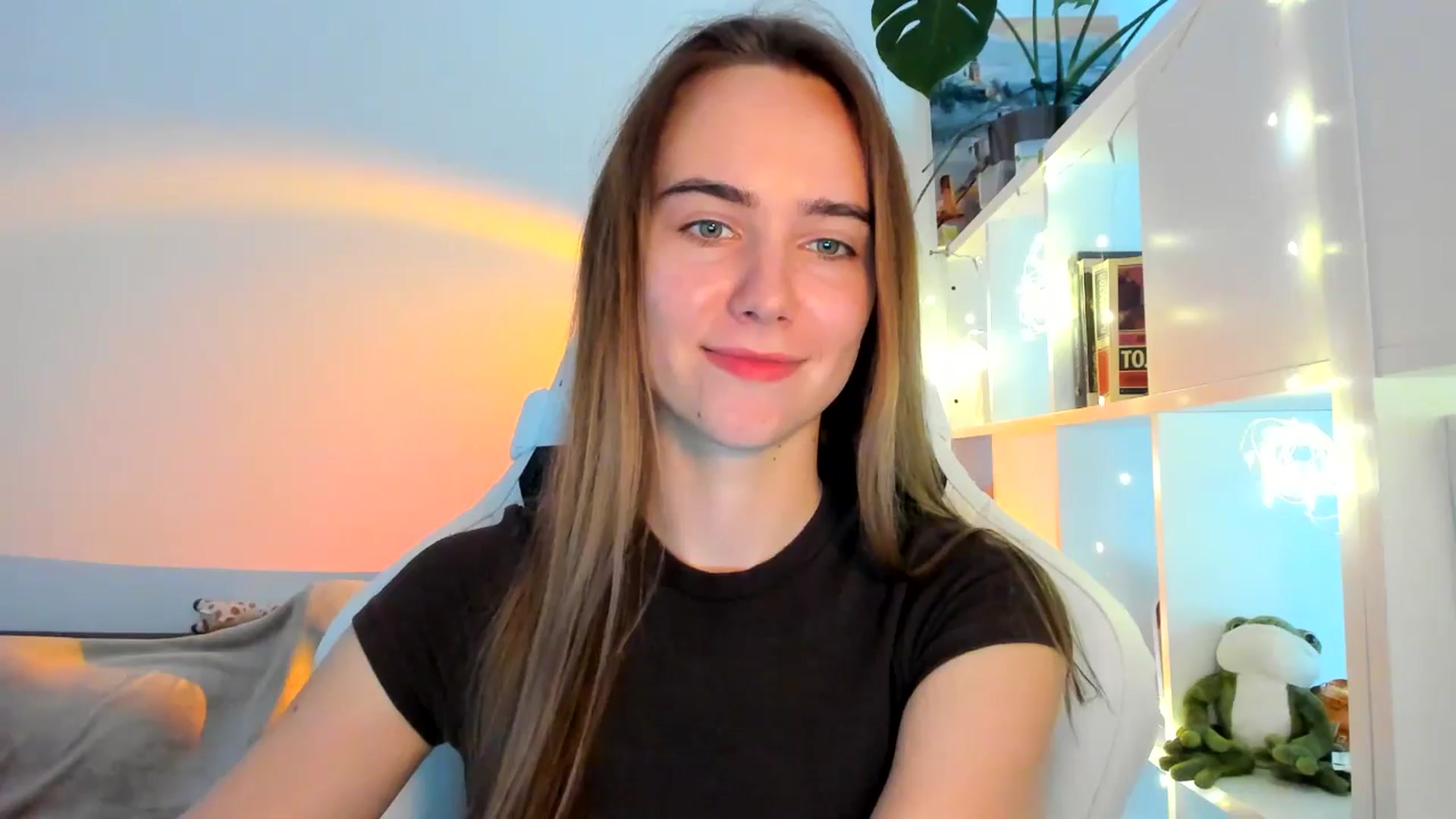 Gallery image thumbnail from OhAlisa's myfreecams stream on, 10/03/2025, 15:54 image 3 of 20