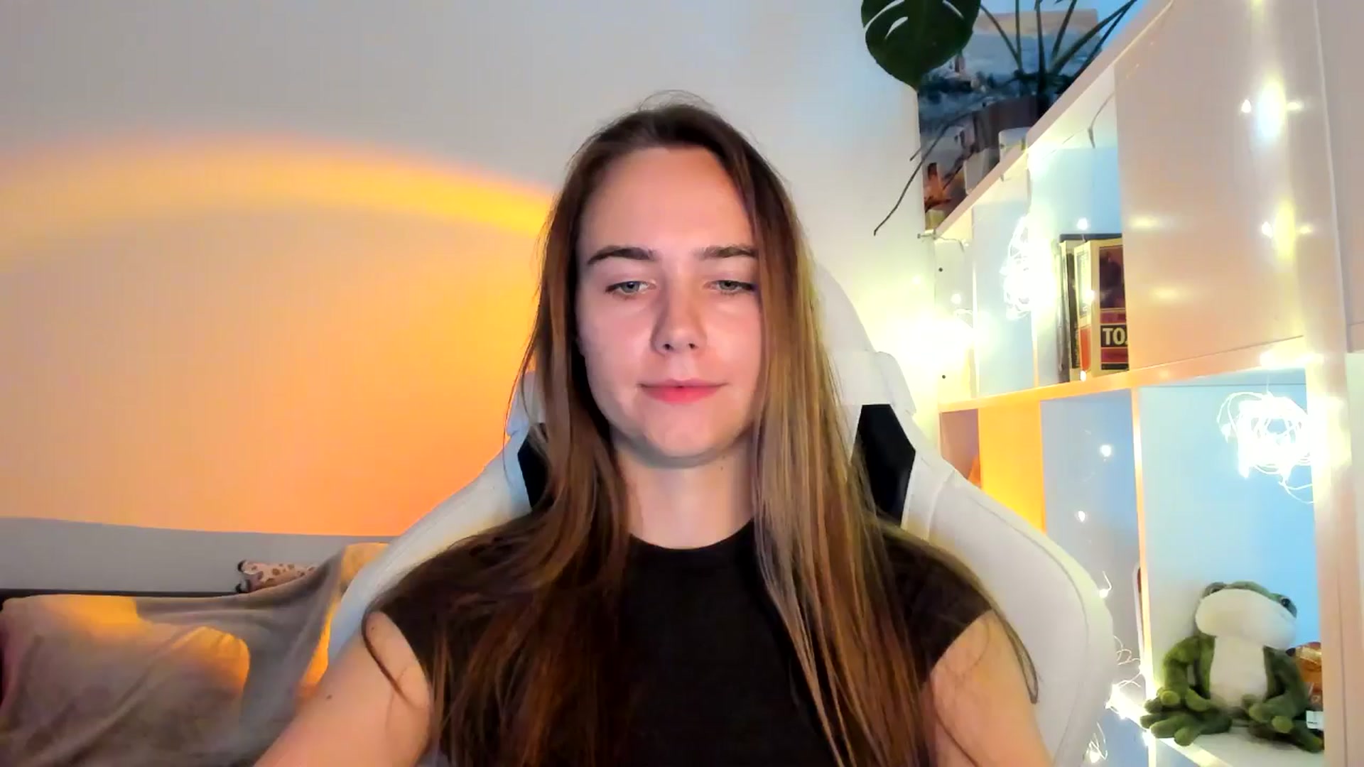 Gallery image thumbnail from OhAlisa's myfreecams stream on, 10/03/2025, 15:54 image 17 of 20