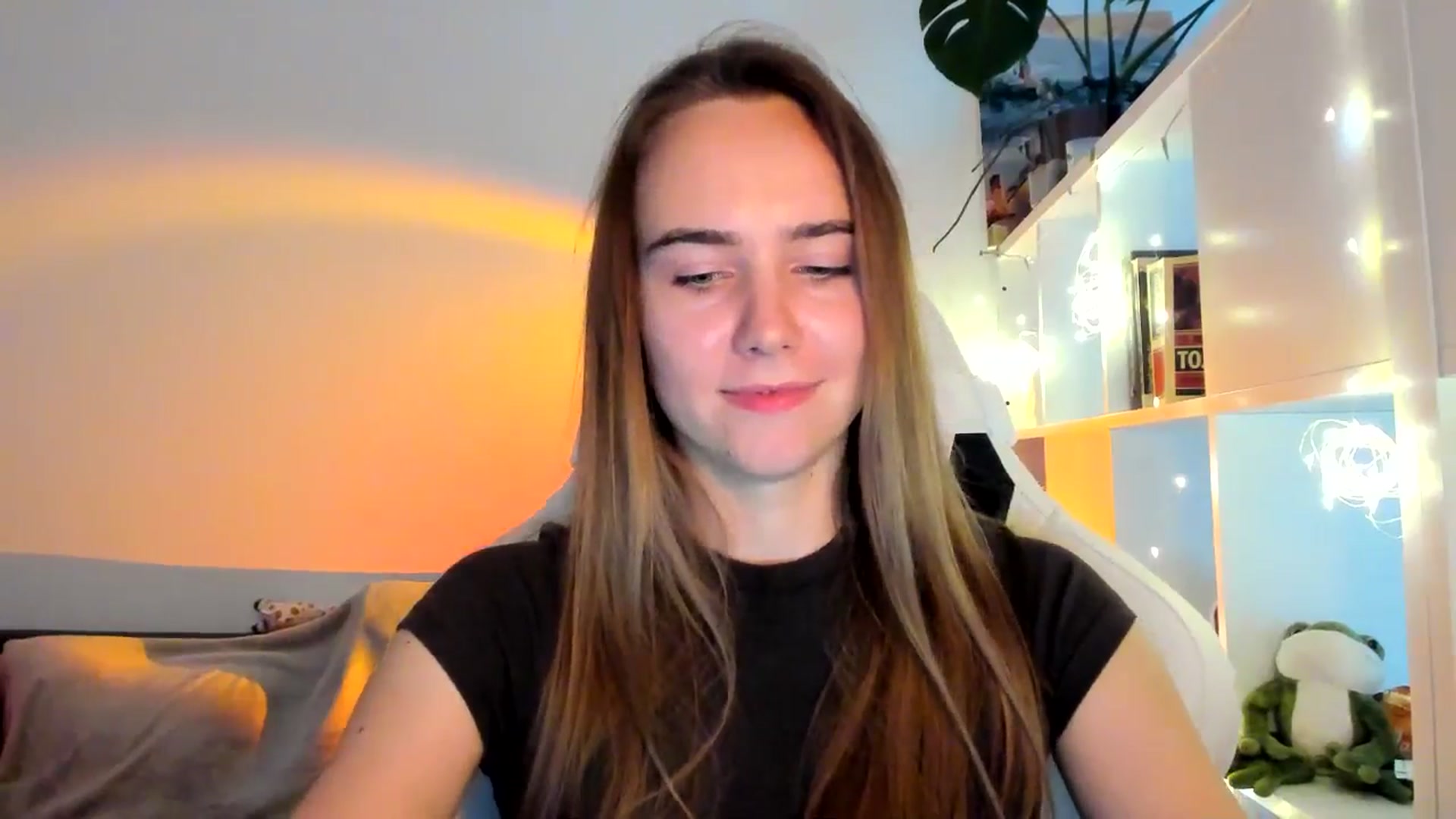 Gallery image thumbnail from OhAlisa's myfreecams stream on, 10/03/2025, 15:54 image 13 of 20