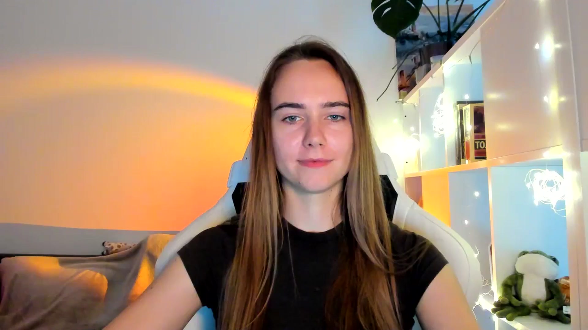 Gallery image thumbnail from OhAlisa's myfreecams stream on, 10/03/2025, 15:54 image 15 of 20