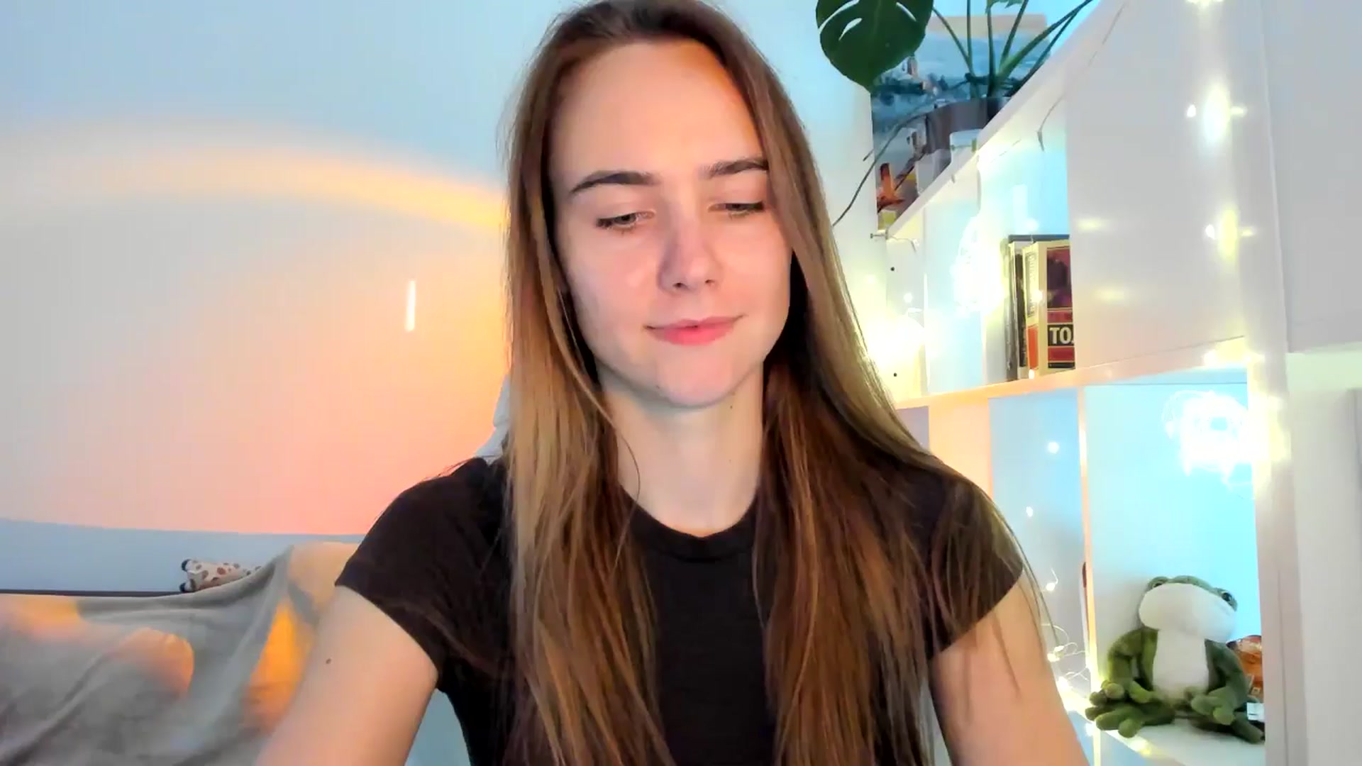 Gallery image thumbnail from OhAlisa's myfreecams stream on, 10/03/2025, 15:54 image 1 of 20