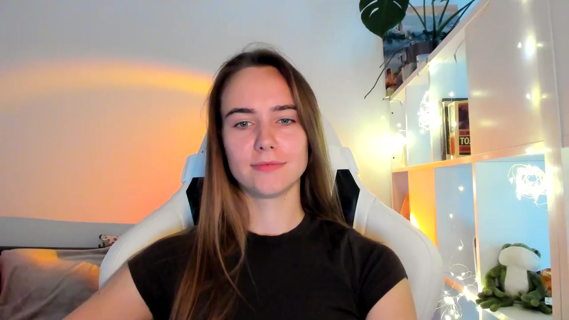 Gallery image thumbnail from OhAlisa's myfreecams stream on, 10/03/2025, 15:54 image 9 of 20