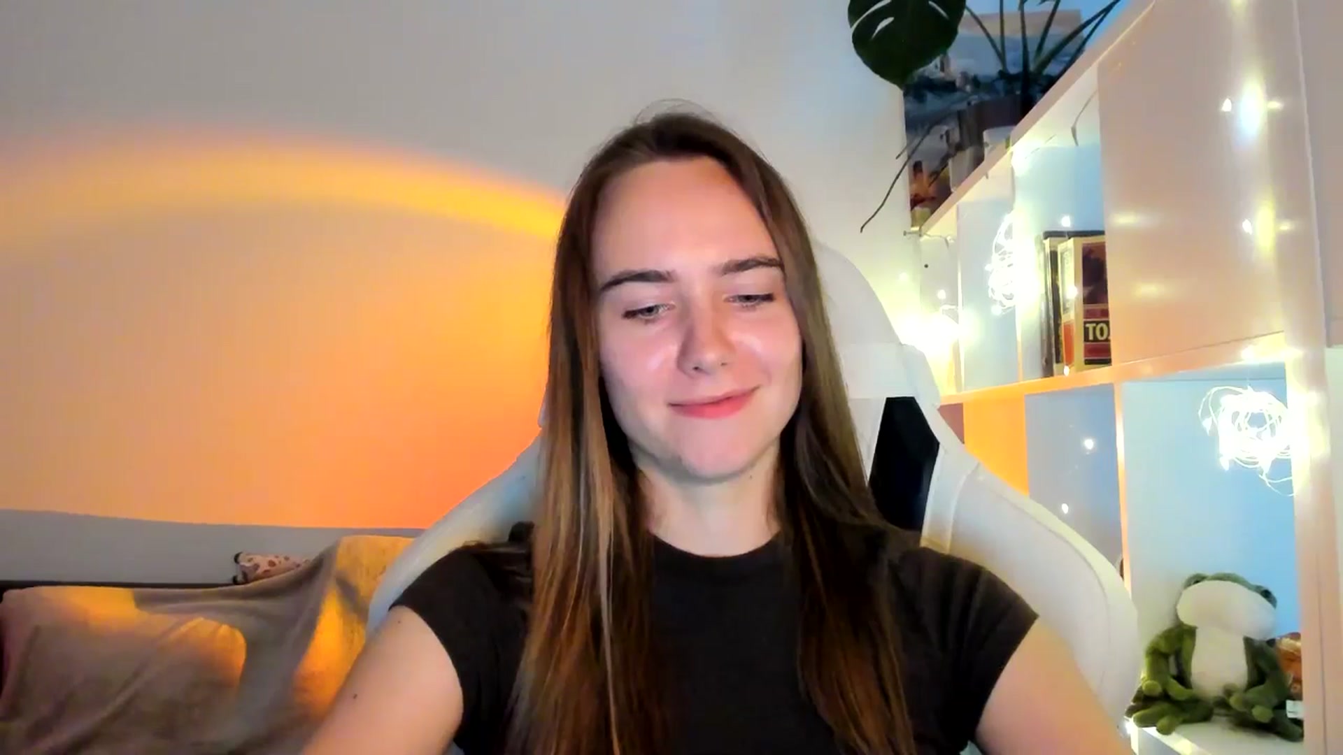 Gallery image thumbnail from OhAlisa's myfreecams stream on, 10/03/2025, 15:54 image 20 of 20