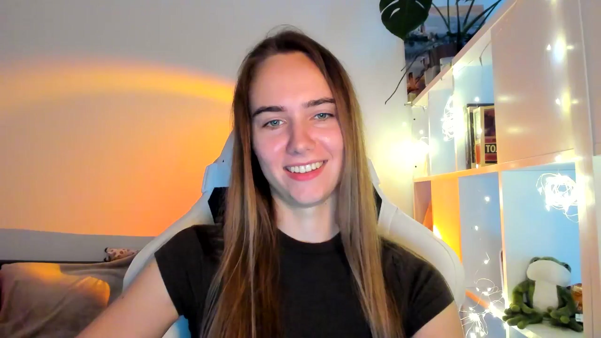 Gallery image thumbnail from OhAlisa's myfreecams stream on, 10/03/2025, 15:54 image 19 of 20