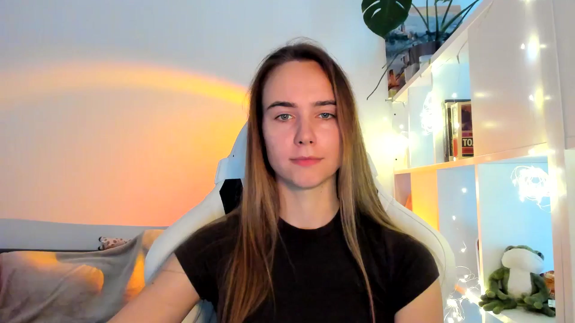 Gallery image thumbnail from OhAlisa's myfreecams stream on, 10/03/2025, 15:54 image 8 of 20