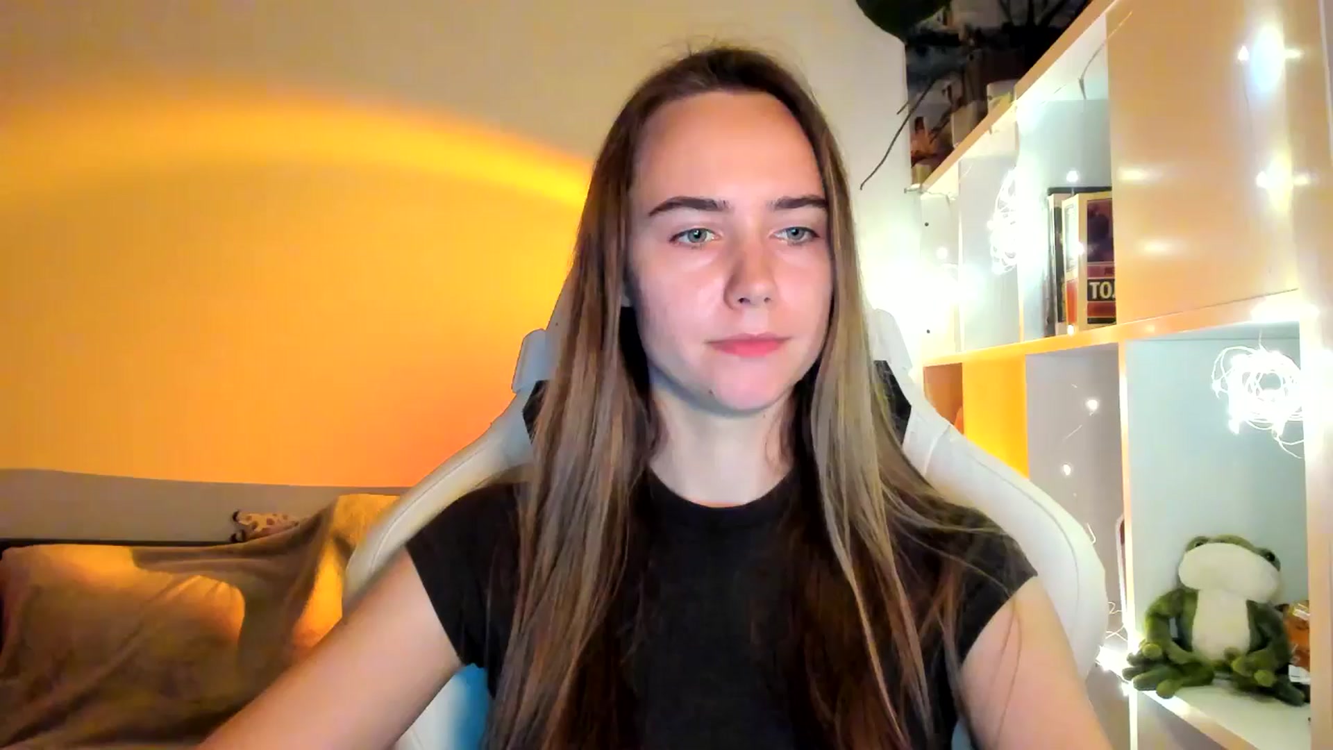Gallery image thumbnail from OhAlisa's myfreecams stream on, 10/03/2025, 17:11 image 1 of 20