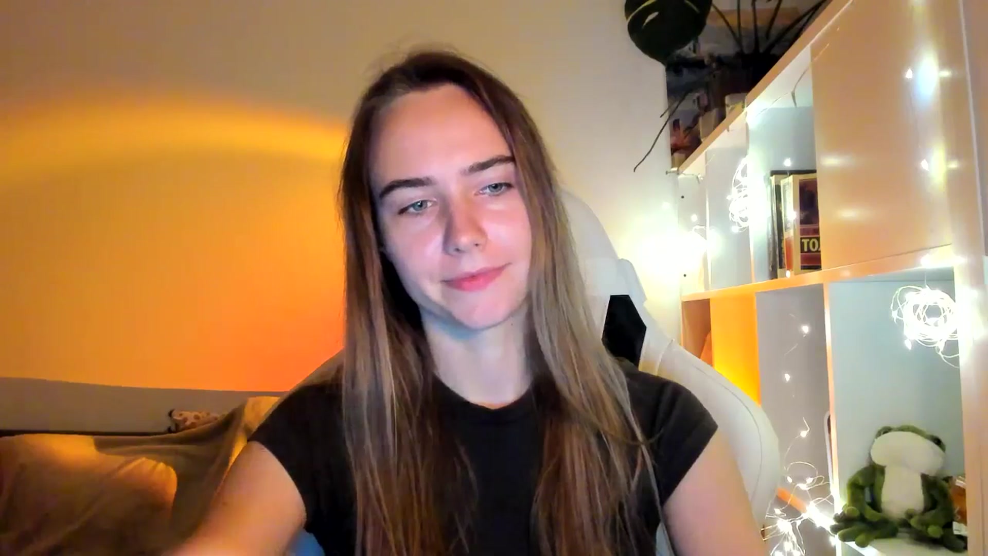 Gallery image thumbnail from OhAlisa's myfreecams stream on, 10/03/2025, 17:11 image 7 of 20