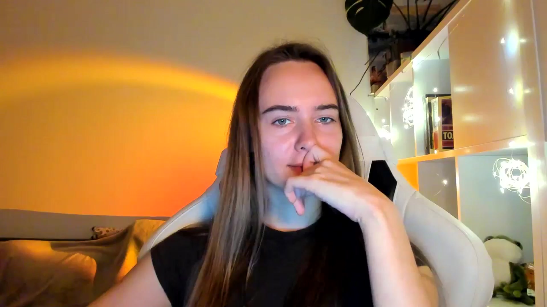Gallery image thumbnail from OhAlisa's myfreecams stream on, 10/03/2025, 17:11 image 11 of 20