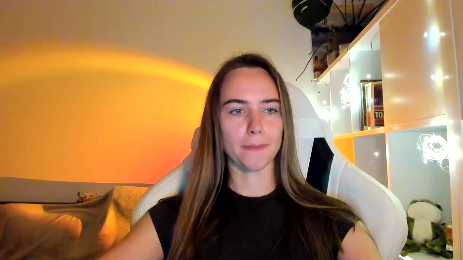 Gallery image thumbnail from OhAlisa's myfreecams stream on, 10/03/2025, 17:11 image 16 of 20