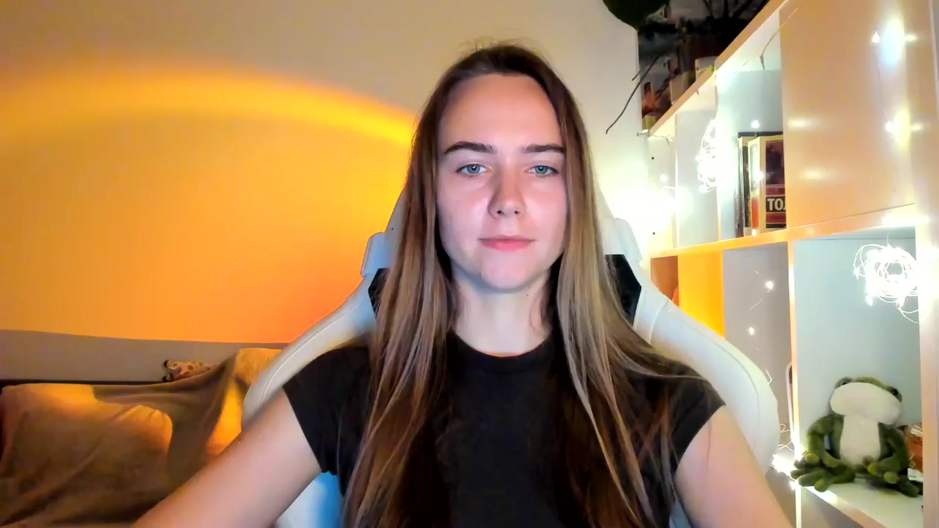 Gallery image thumbnail from OhAlisa's myfreecams stream on, 10/03/2025, 17:11 image 2 of 20