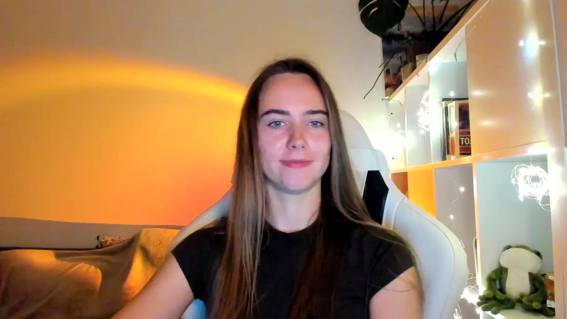 Gallery image thumbnail from OhAlisa's myfreecams stream on, 10/03/2025, 17:11 image 10 of 20