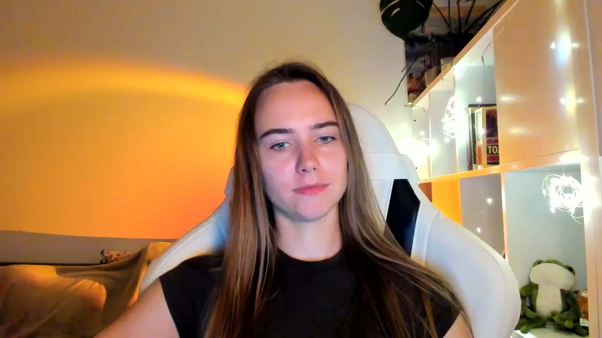 Gallery image thumbnail from OhAlisa's myfreecams stream on, 10/03/2025, 17:11 image 15 of 20