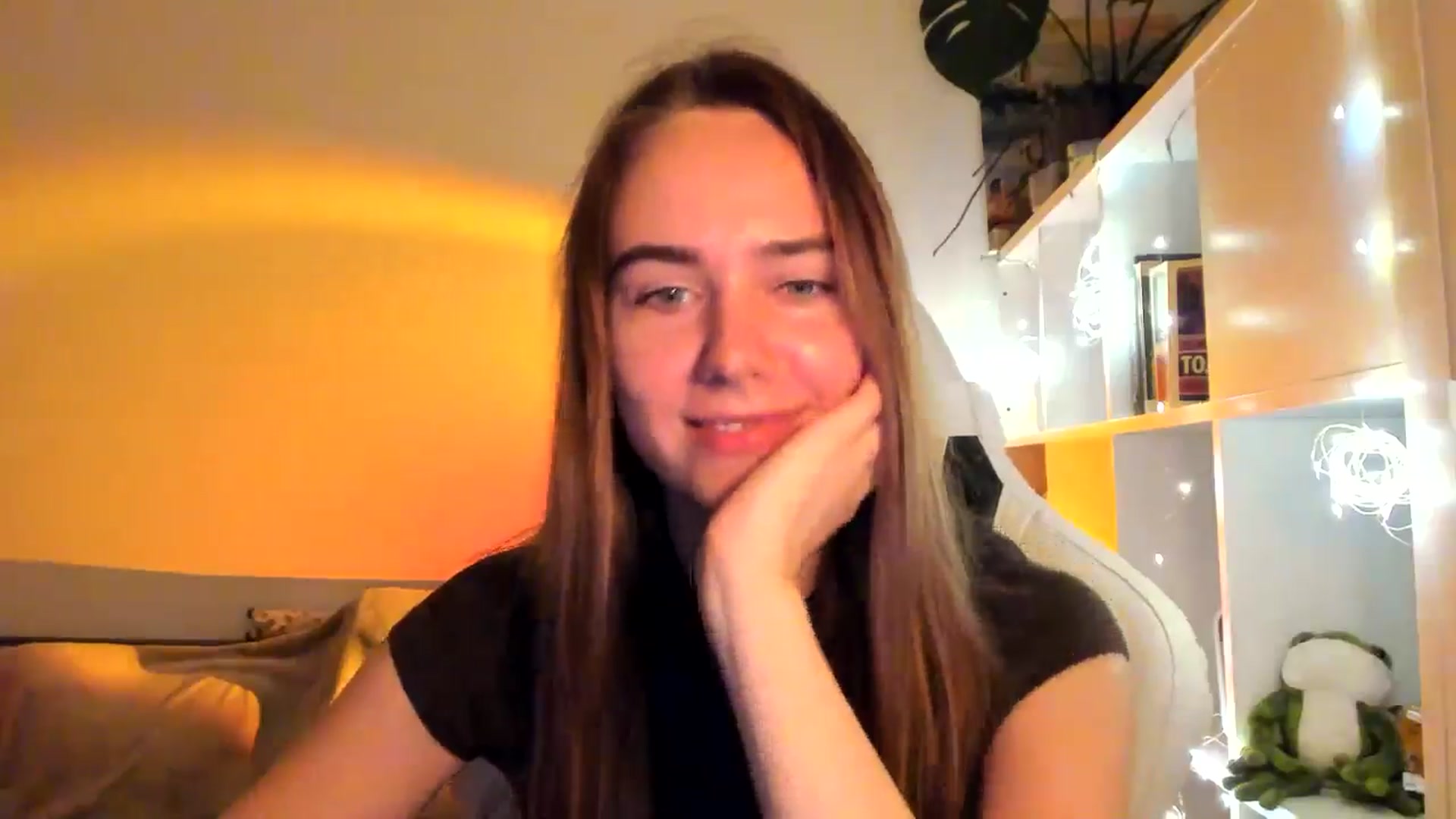 Gallery image thumbnail from OhAlisa's myfreecams stream on, 10/03/2025, 17:11 image 6 of 20
