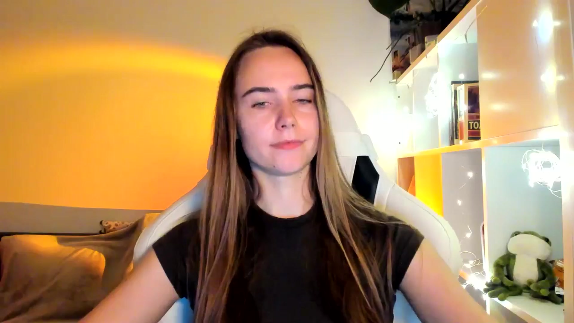 Gallery image thumbnail from OhAlisa's myfreecams stream on, 10/03/2025, 17:11 image 3 of 20