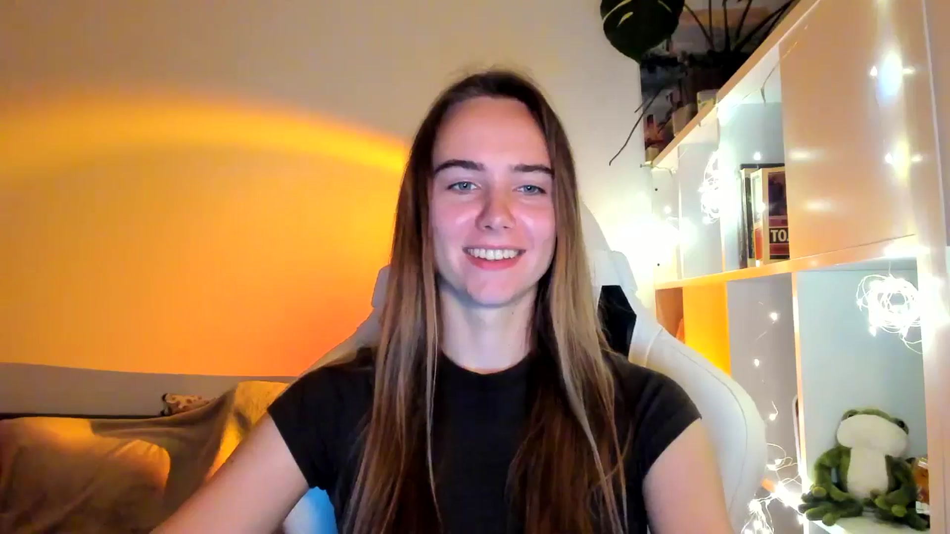 Gallery image thumbnail from OhAlisa's myfreecams stream on, 10/03/2025, 17:11 image 8 of 20