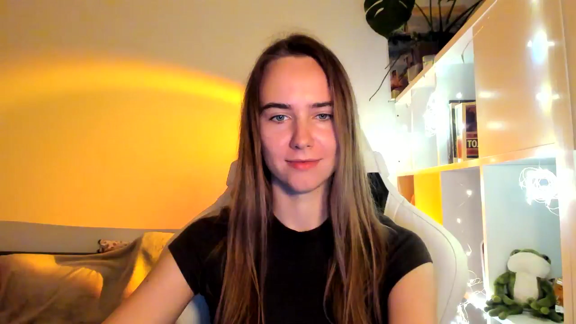 Gallery image thumbnail from OhAlisa's myfreecams stream on, 10/03/2025, 17:11 image 5 of 20