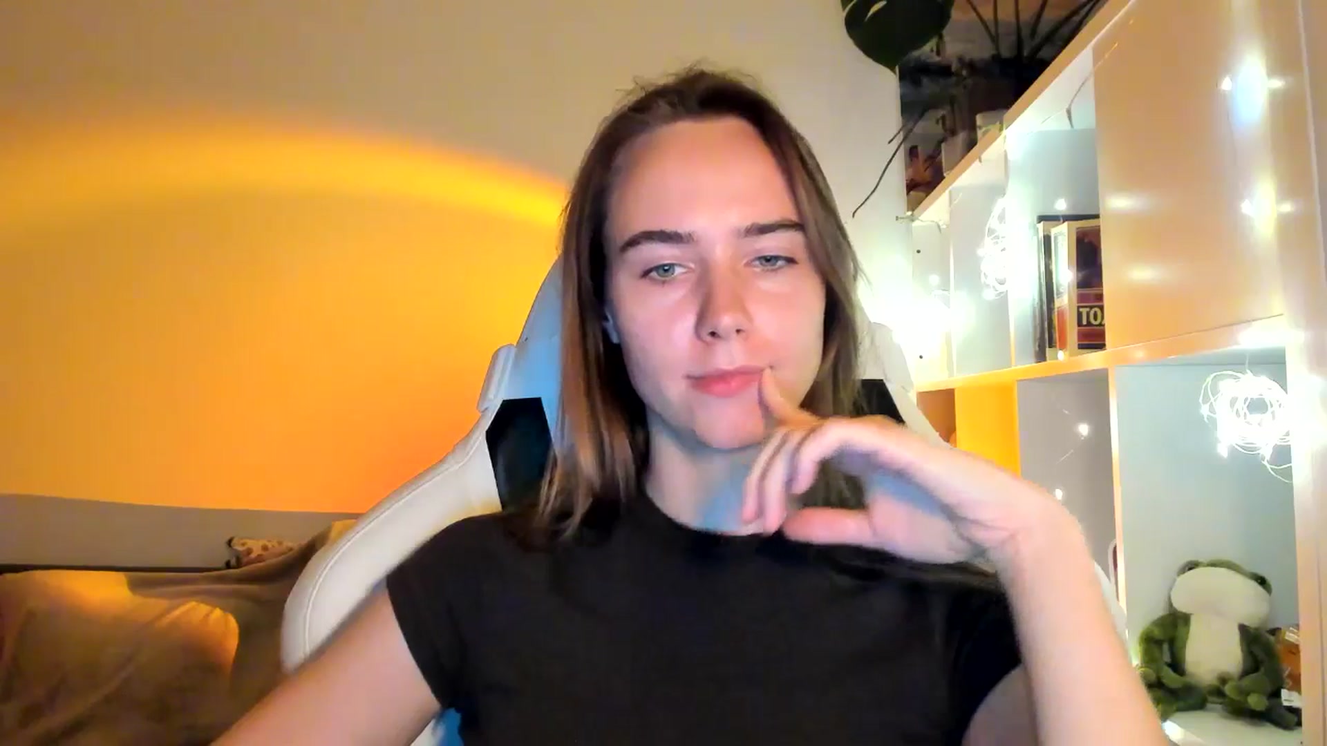 Gallery image thumbnail from OhAlisa's myfreecams stream on, 10/03/2025, 17:57 image 10 of 20
