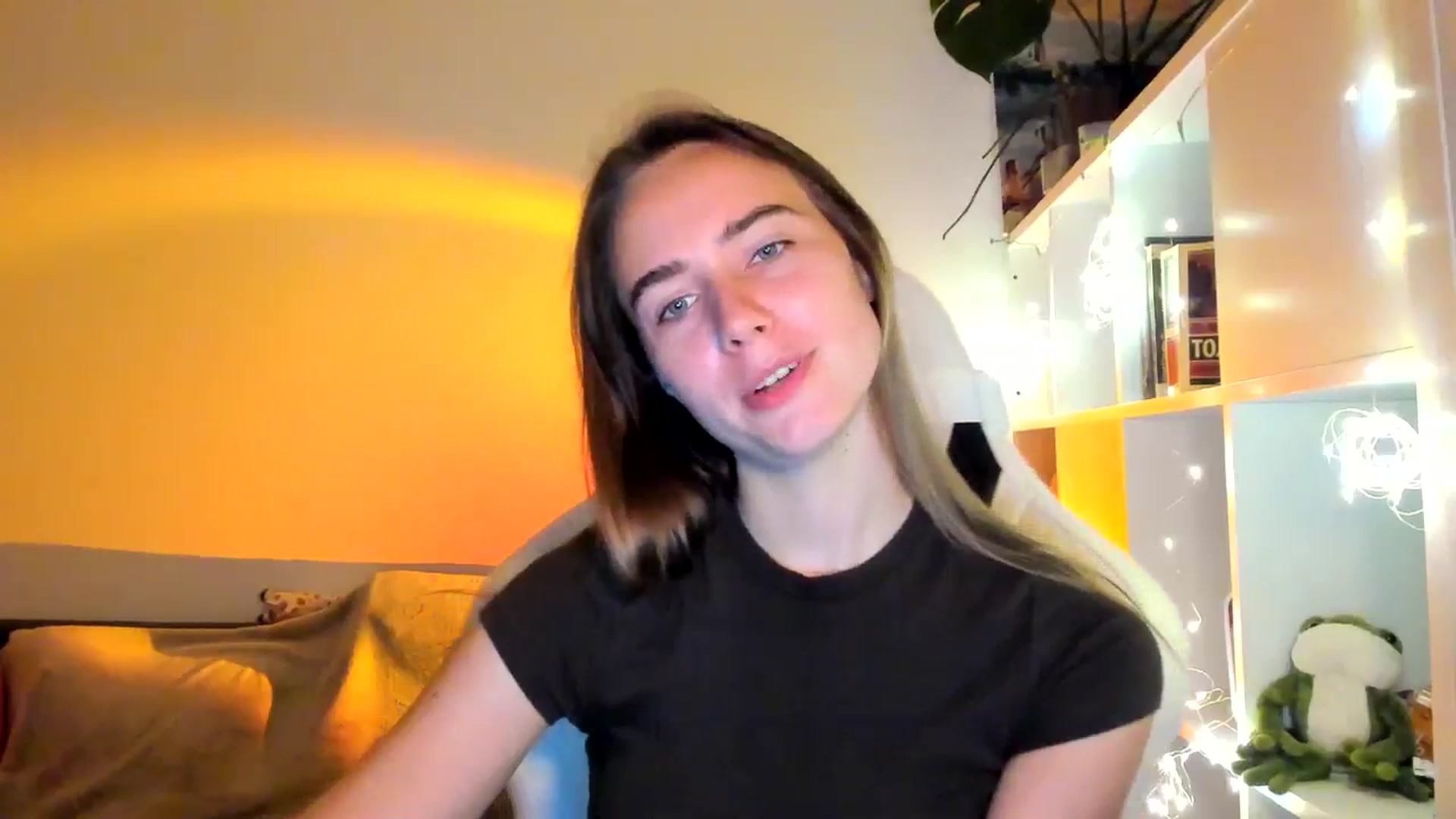 Gallery image thumbnail from OhAlisa's myfreecams stream on, 10/03/2025, 17:57 image 9 of 20