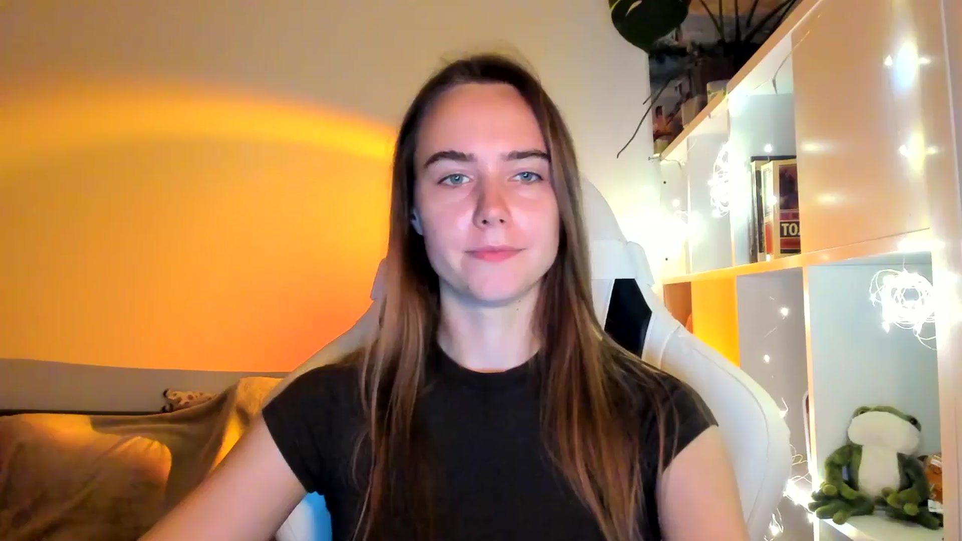 Gallery image thumbnail from OhAlisa's myfreecams stream on, 10/03/2025, 17:57 image 6 of 20