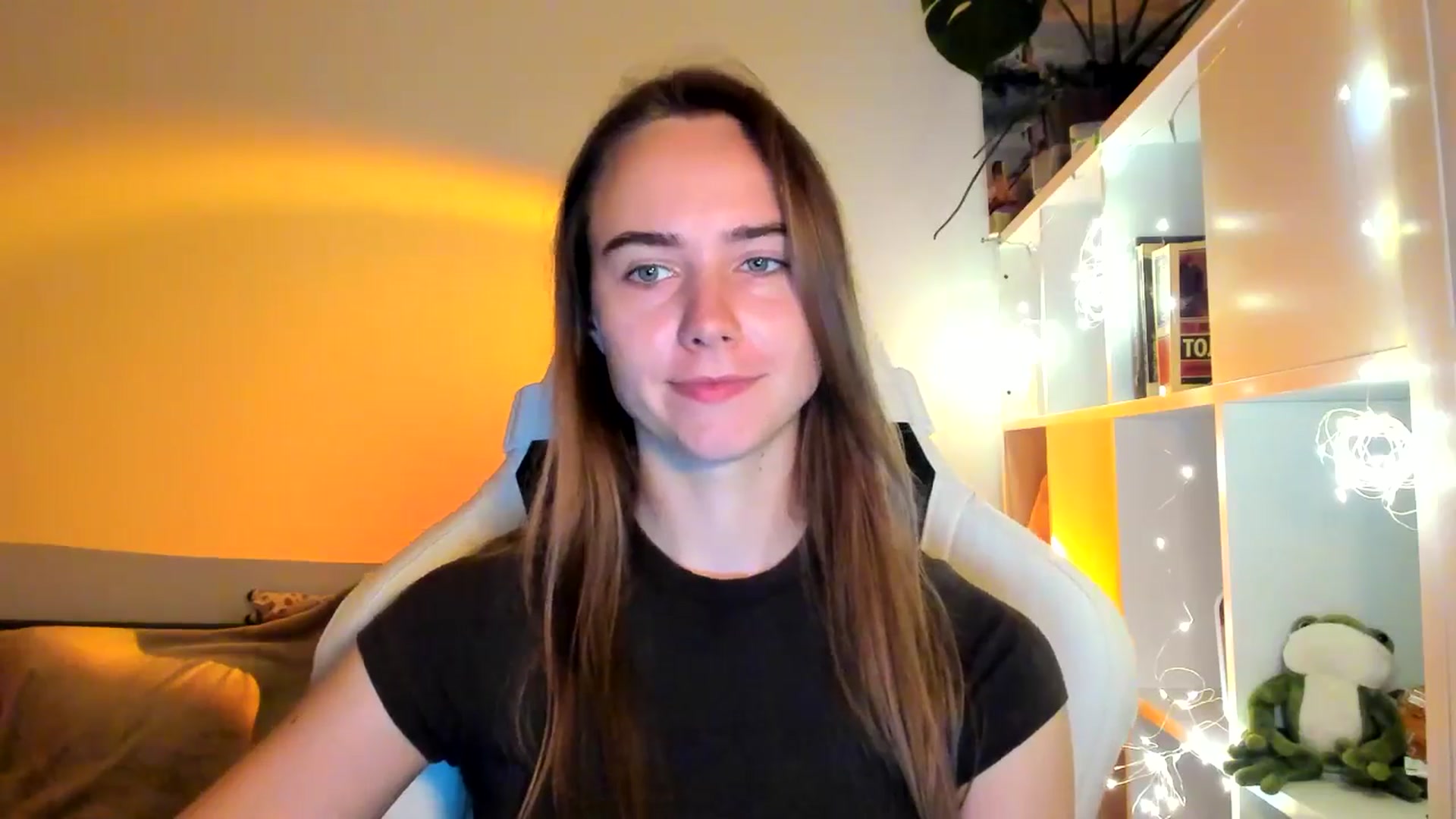 Gallery image thumbnail from OhAlisa's myfreecams stream on, 10/03/2025, 17:57 image 5 of 20