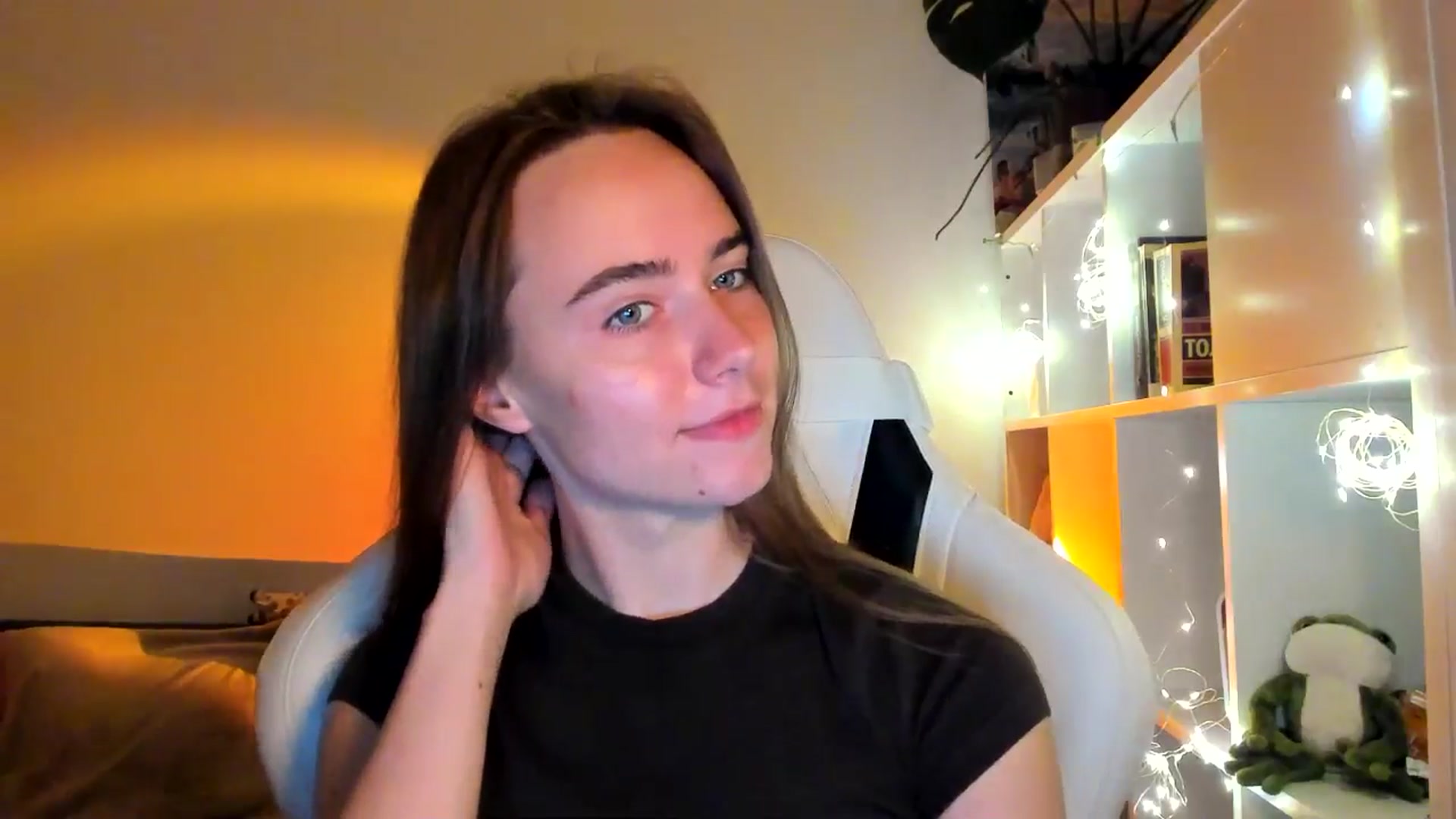 Gallery image thumbnail from OhAlisa's myfreecams stream on, 10/03/2025, 17:57 image 13 of 20
