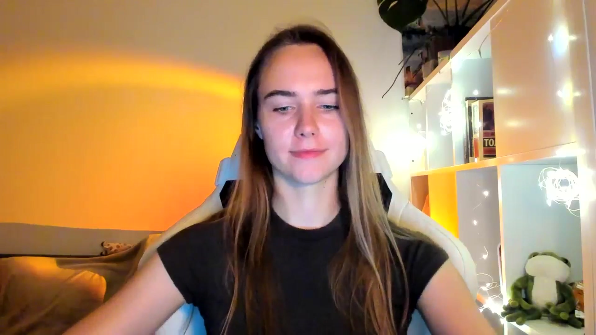 Gallery image thumbnail from OhAlisa's myfreecams stream on, 10/03/2025, 17:57 image 3 of 20