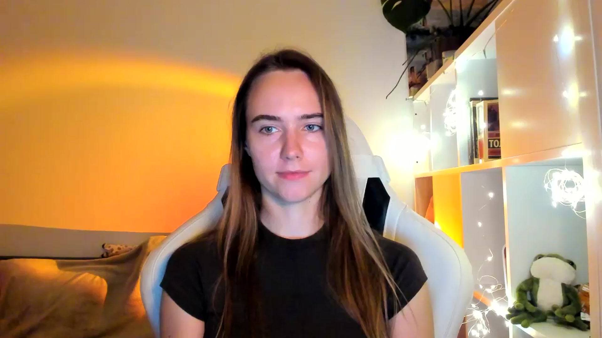 Gallery image thumbnail from OhAlisa's myfreecams stream on, 10/03/2025, 17:57 image 8 of 20