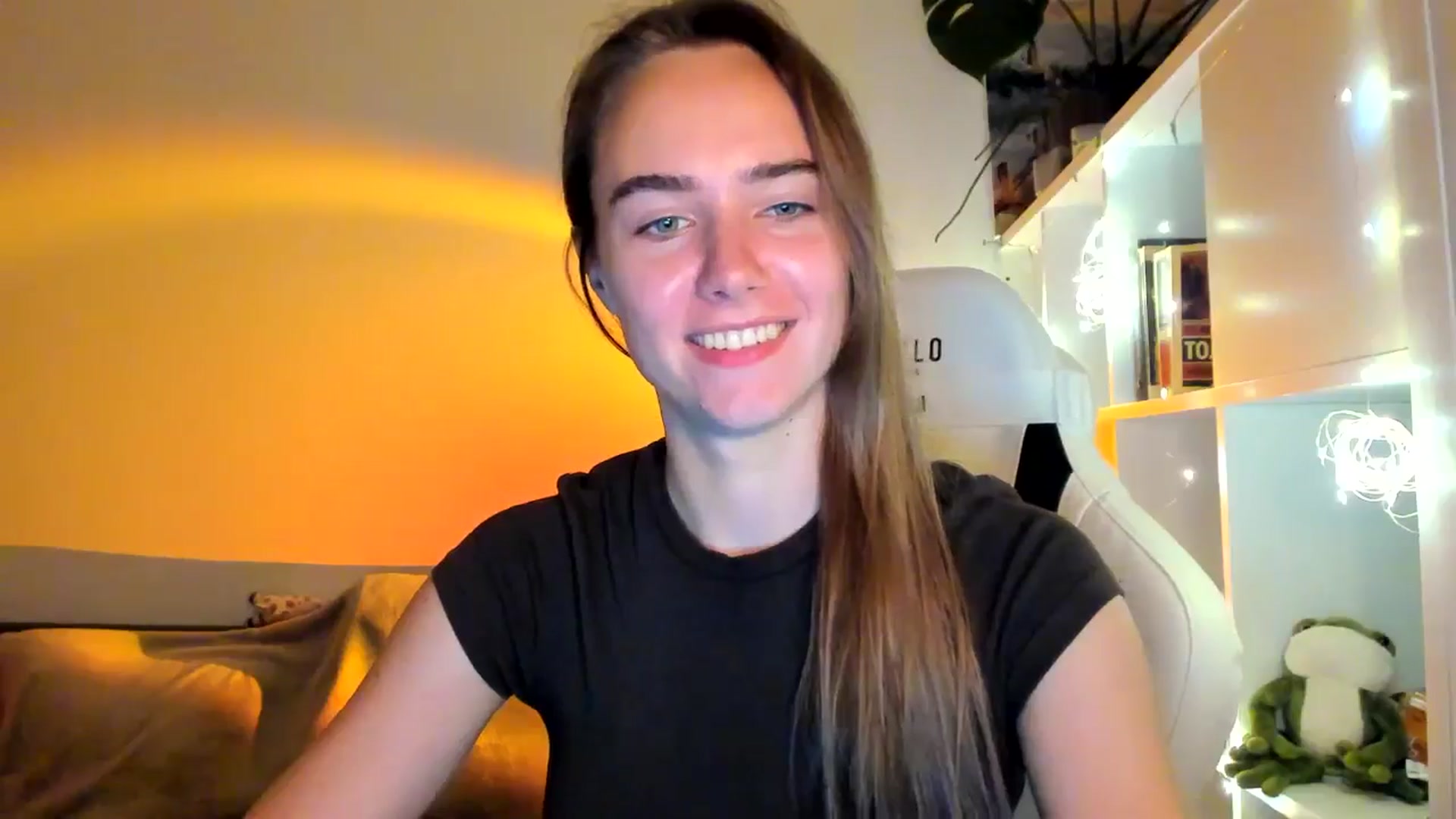 Gallery image thumbnail from OhAlisa's myfreecams stream on, 10/03/2025, 17:57 image 14 of 20