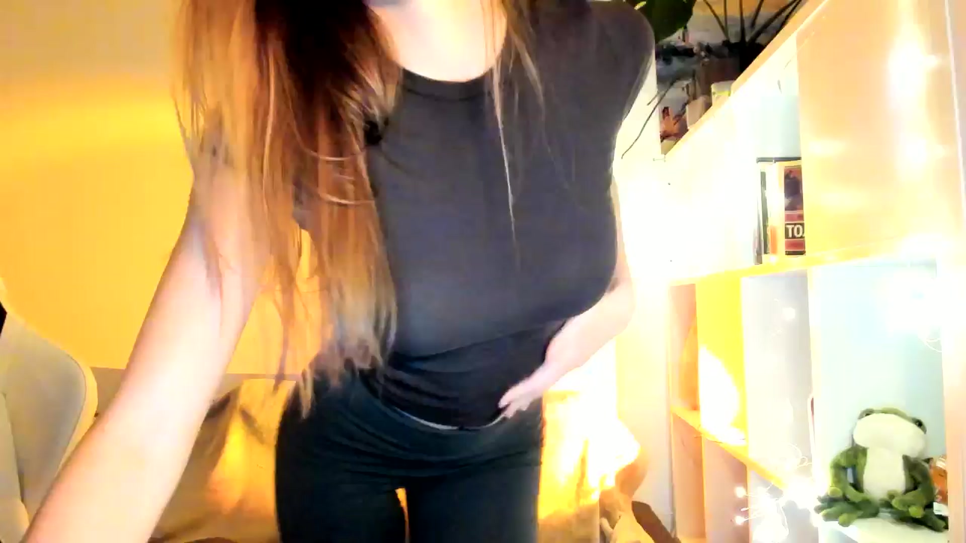 Gallery image thumbnail from OhAlisa's myfreecams stream on, 10/03/2025, 17:57 image 16 of 20