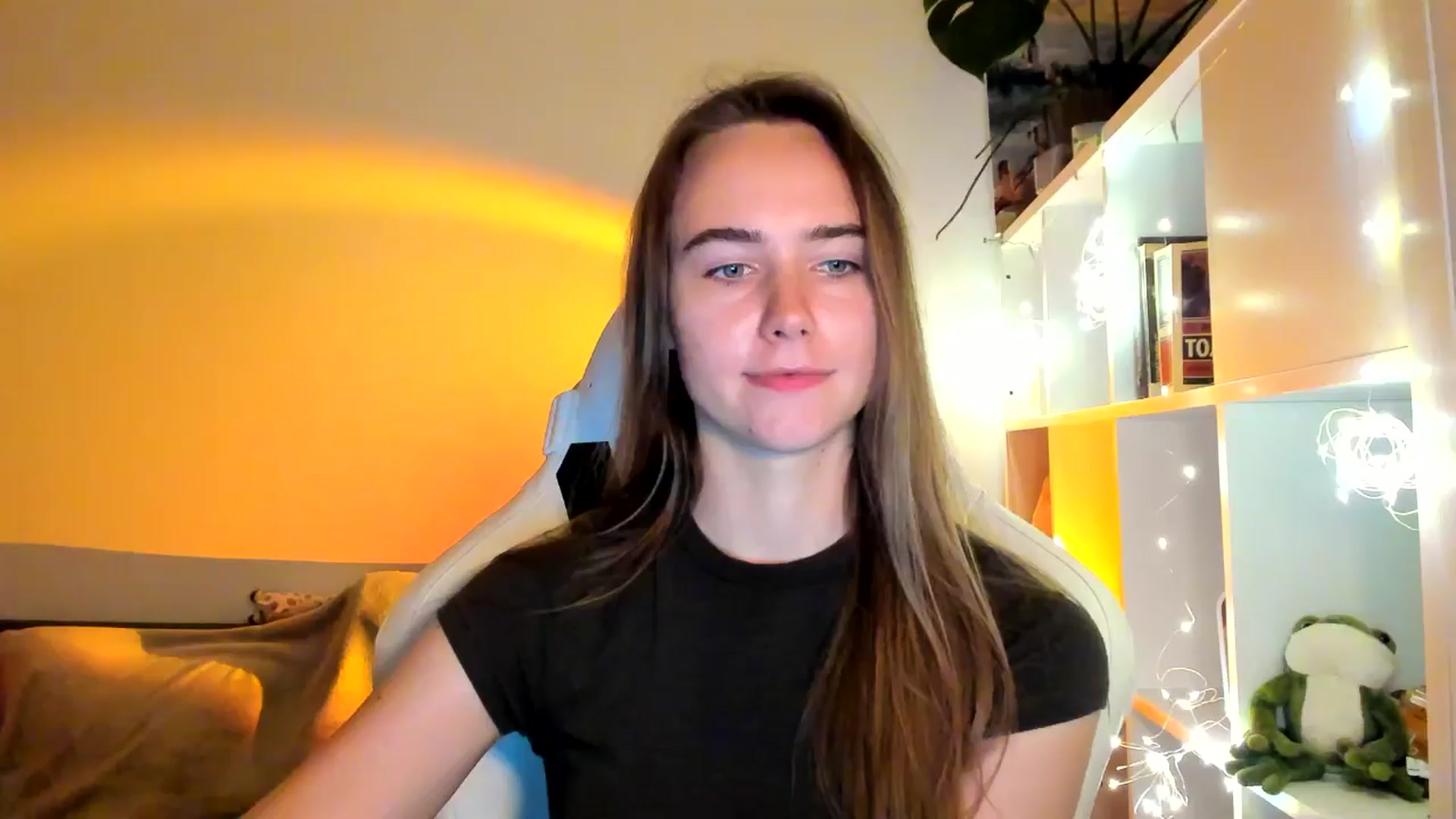 Gallery image thumbnail from OhAlisa's myfreecams stream on, 10/03/2025, 17:57 image 18 of 20