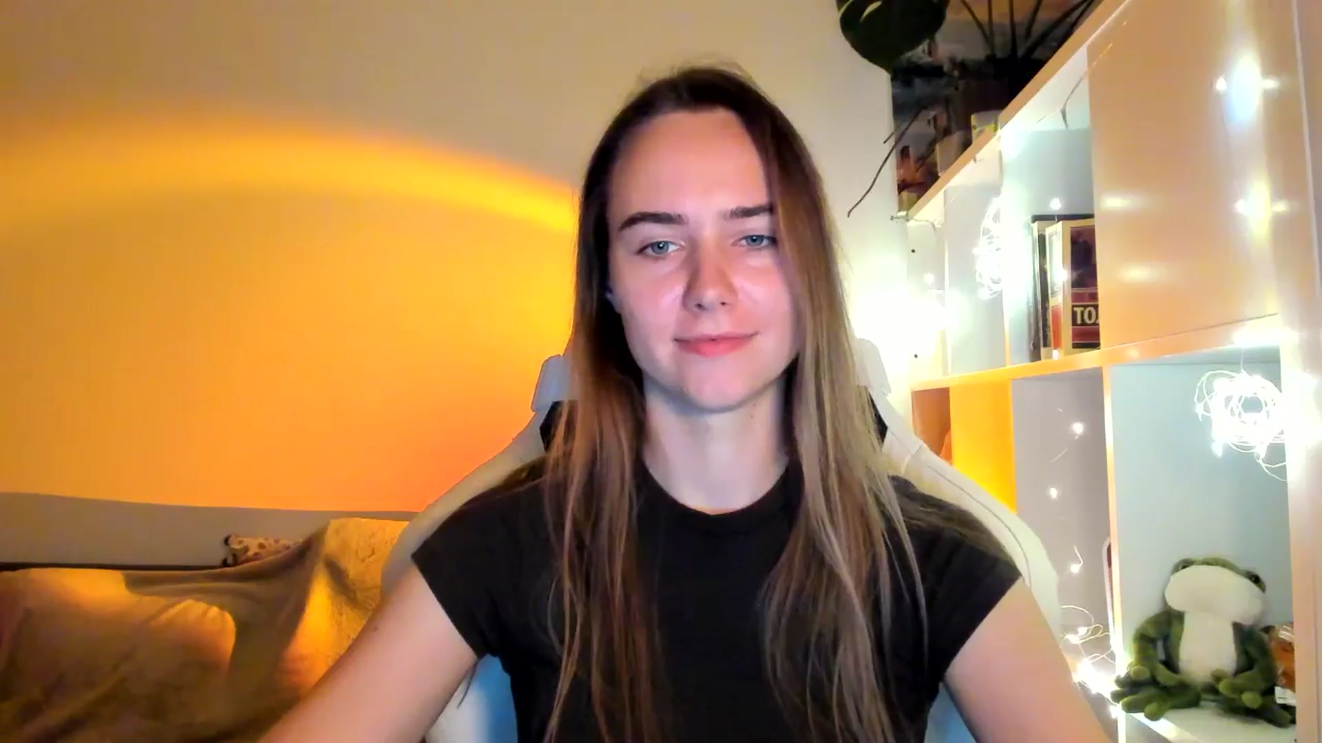 Gallery image thumbnail from OhAlisa's myfreecams stream on, 10/03/2025, 17:57 image 2 of 20