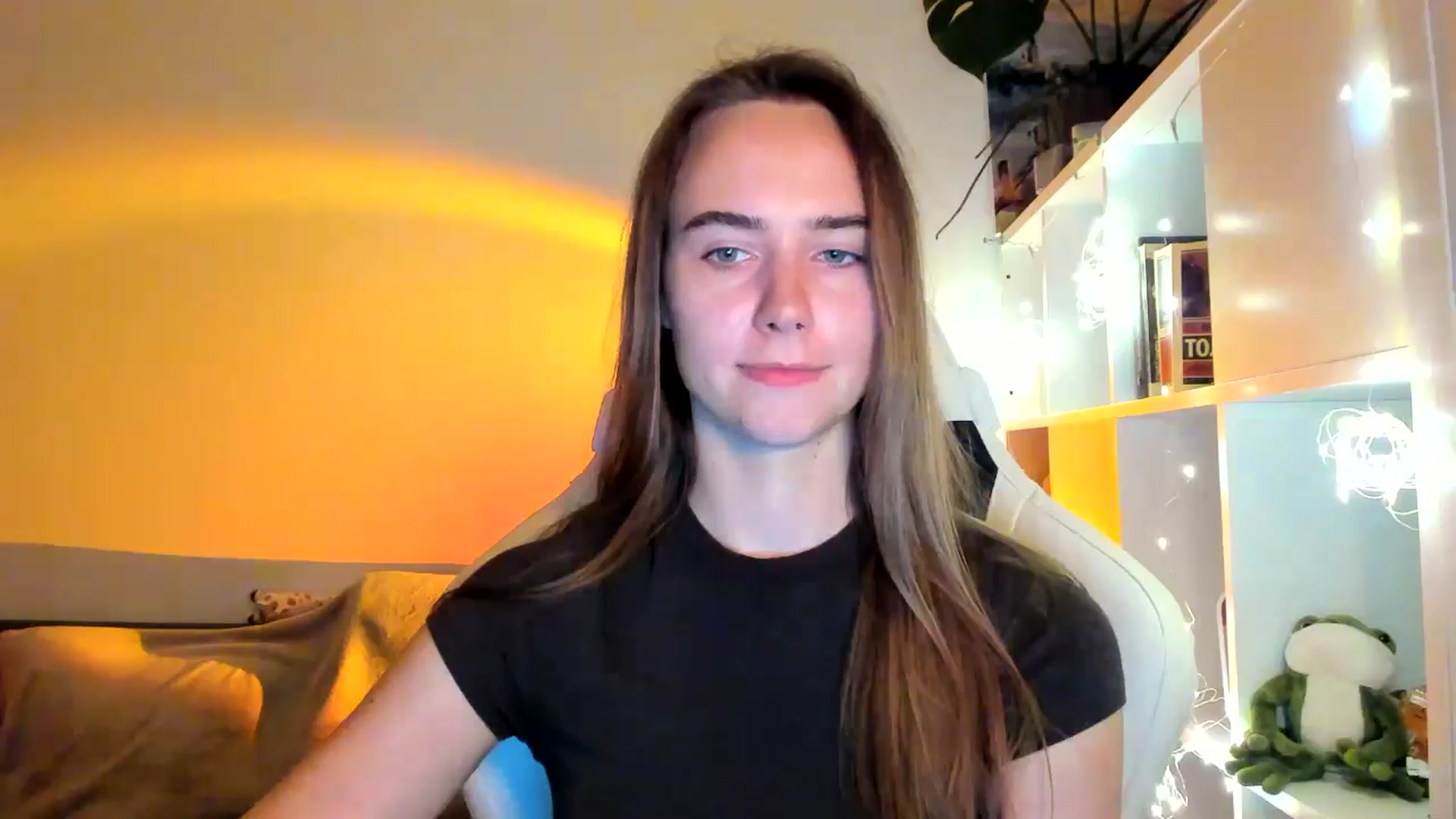 Gallery image thumbnail from OhAlisa's myfreecams stream on, 10/03/2025, 17:57 image 17 of 20
