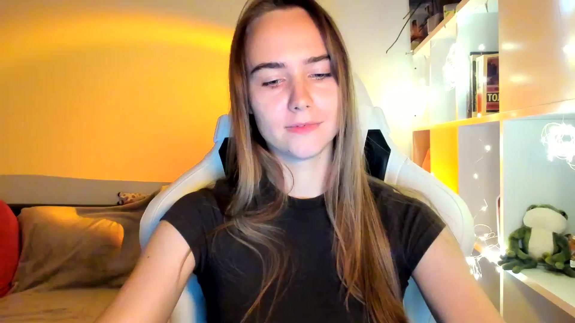 Gallery image thumbnail from OhAlisa's myfreecams stream on, 10/03/2025, 18:39 image 13 of 20