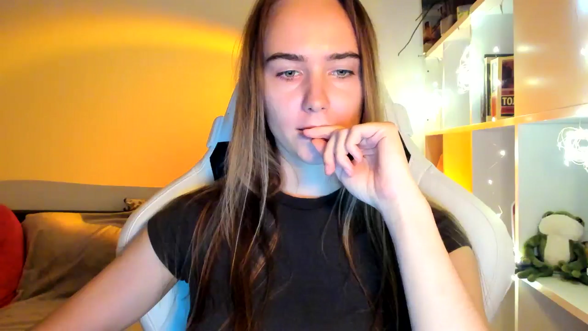 Gallery image thumbnail from OhAlisa's myfreecams stream on, 10/03/2025, 18:39 image 16 of 20