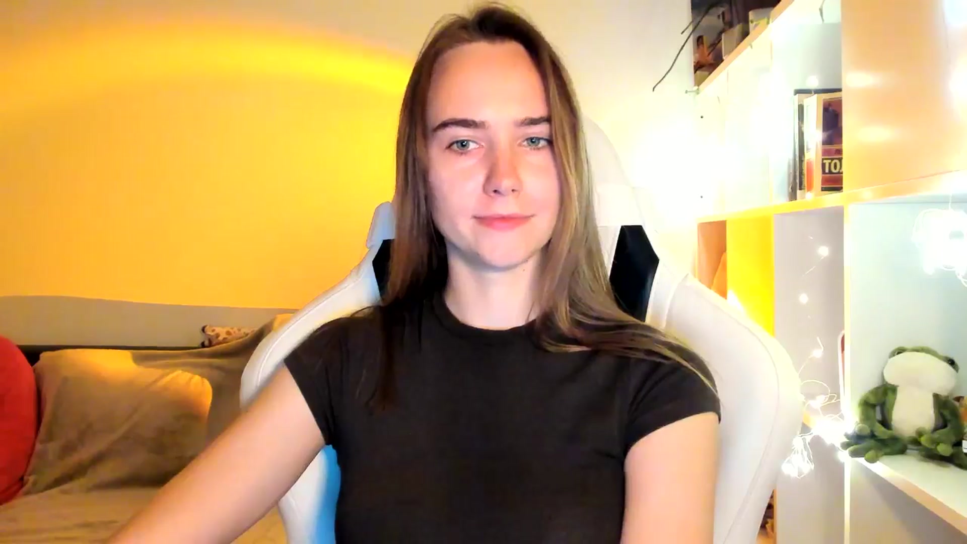 Gallery image thumbnail from OhAlisa's myfreecams stream on, 10/03/2025, 18:39 image 8 of 20