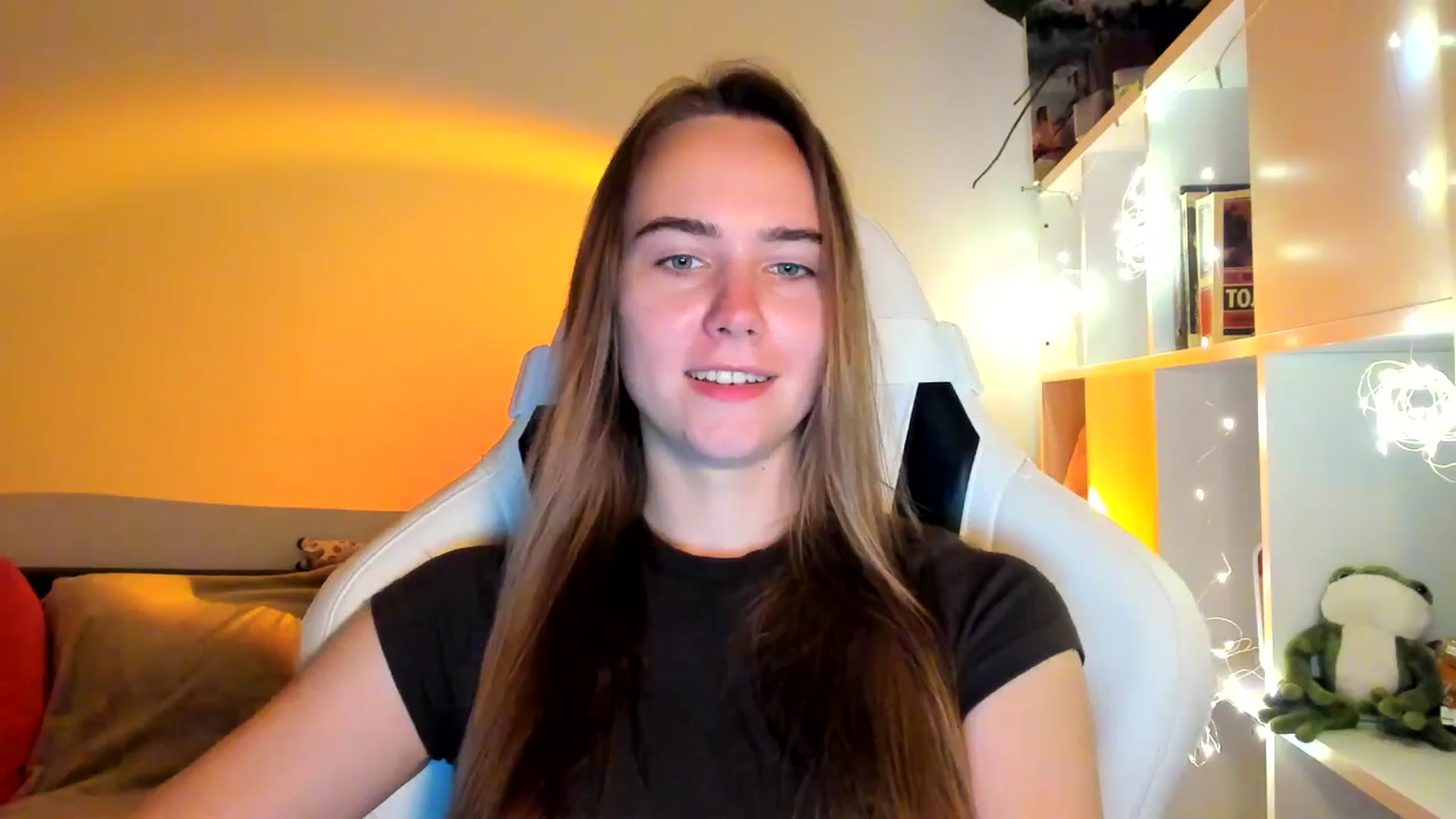 Gallery image thumbnail from OhAlisa's myfreecams stream on, 10/03/2025, 18:39 image 5 of 20
