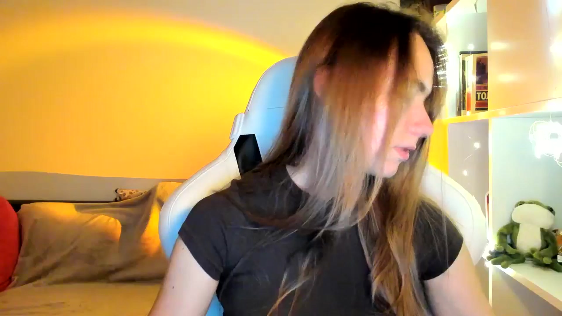 Gallery image thumbnail from OhAlisa's myfreecams stream on, 10/03/2025, 18:39 image 14 of 20
