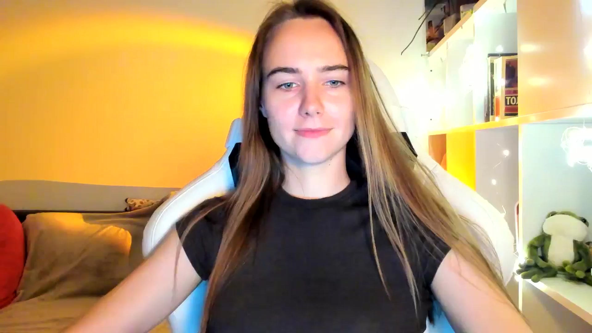 Gallery image thumbnail from OhAlisa's myfreecams stream on, 10/03/2025, 18:39 image 19 of 20