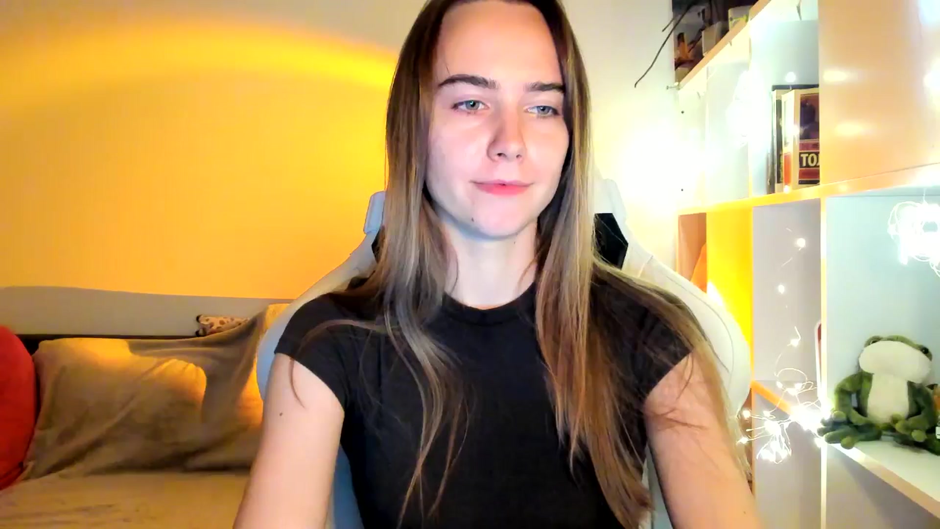 Gallery image thumbnail from OhAlisa's myfreecams stream on, 10/03/2025, 18:39 image 11 of 20