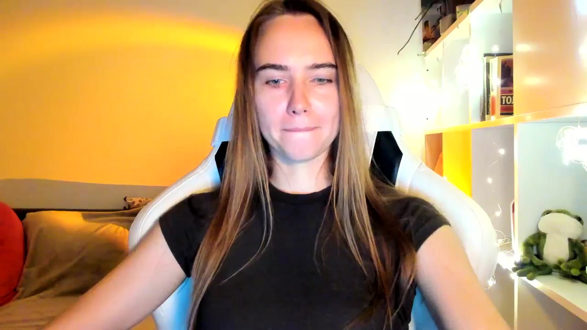 Gallery image thumbnail from OhAlisa's myfreecams stream on, 10/03/2025, 18:39 image 18 of 20