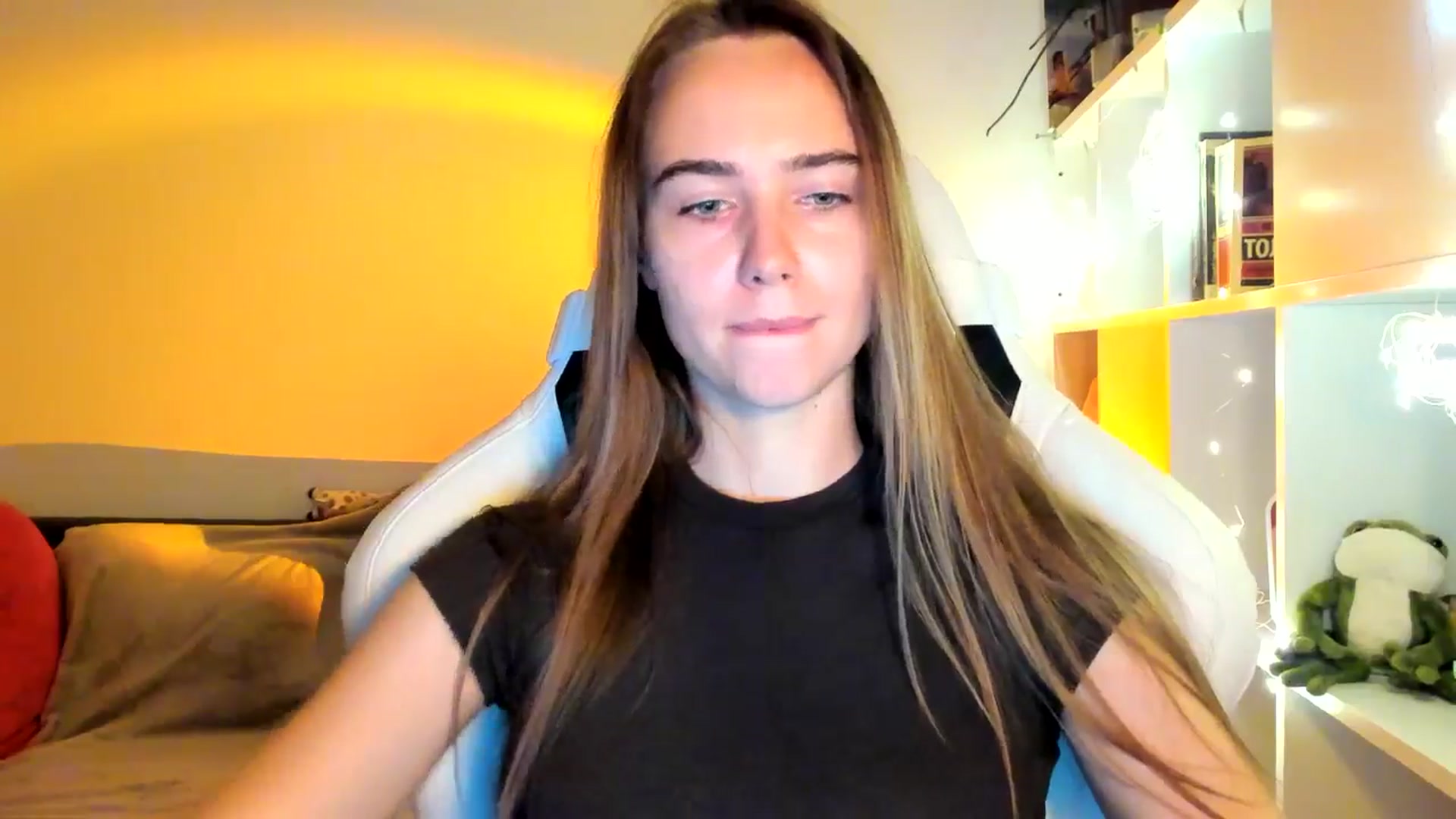 Gallery image thumbnail from OhAlisa's myfreecams stream on, 10/03/2025, 18:39 image 20 of 20