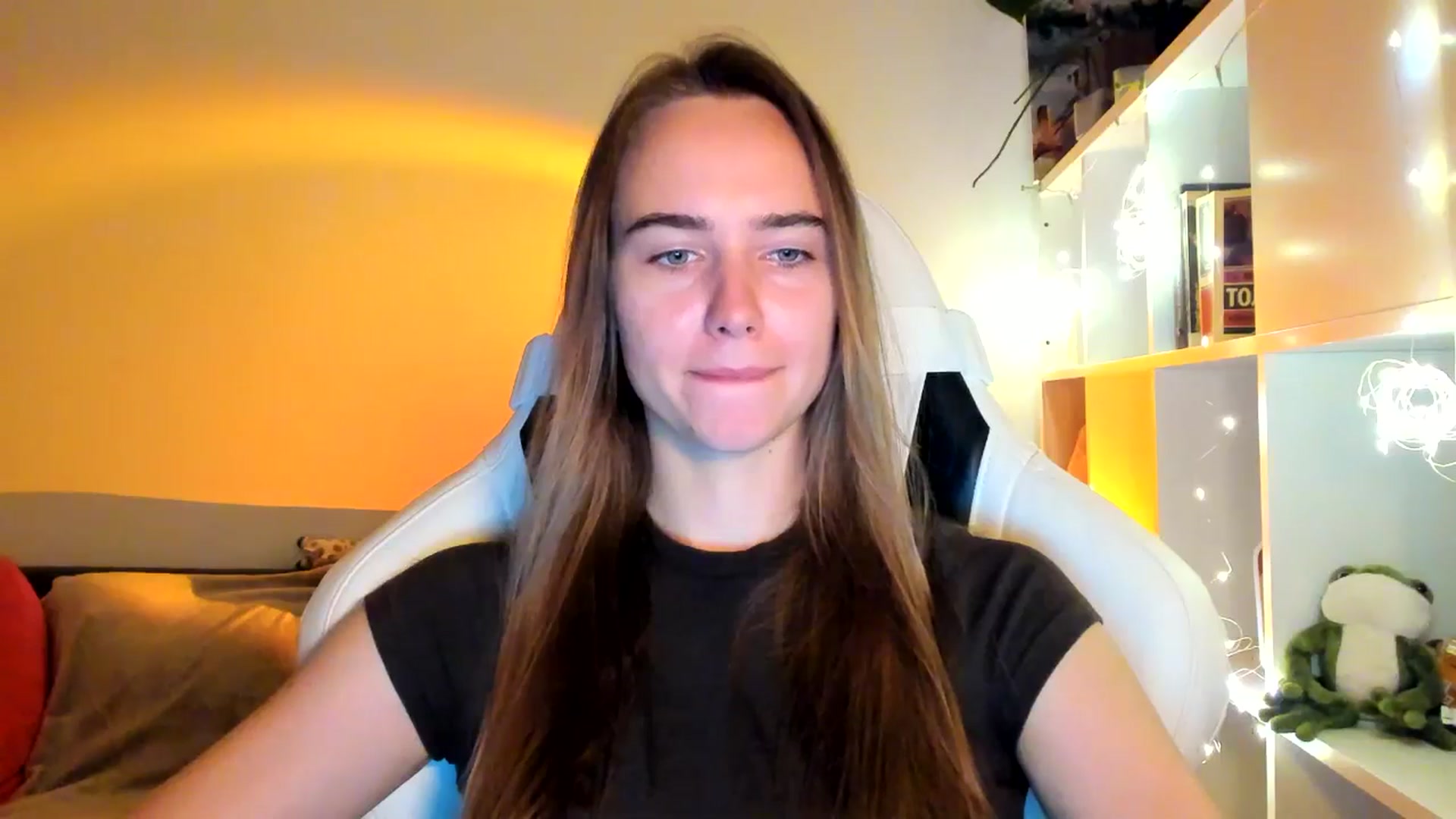 Gallery image thumbnail from OhAlisa's myfreecams stream on, 10/03/2025, 18:39 image 4 of 20