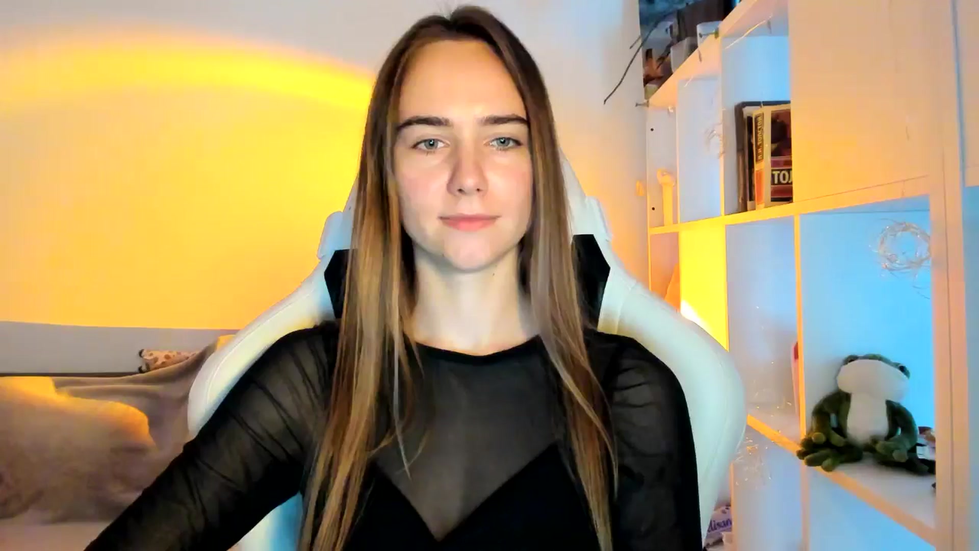 Gallery image thumbnail from OhAlisa's myfreecams stream on, 10/04/2025, 13:00 image 17 of 20
