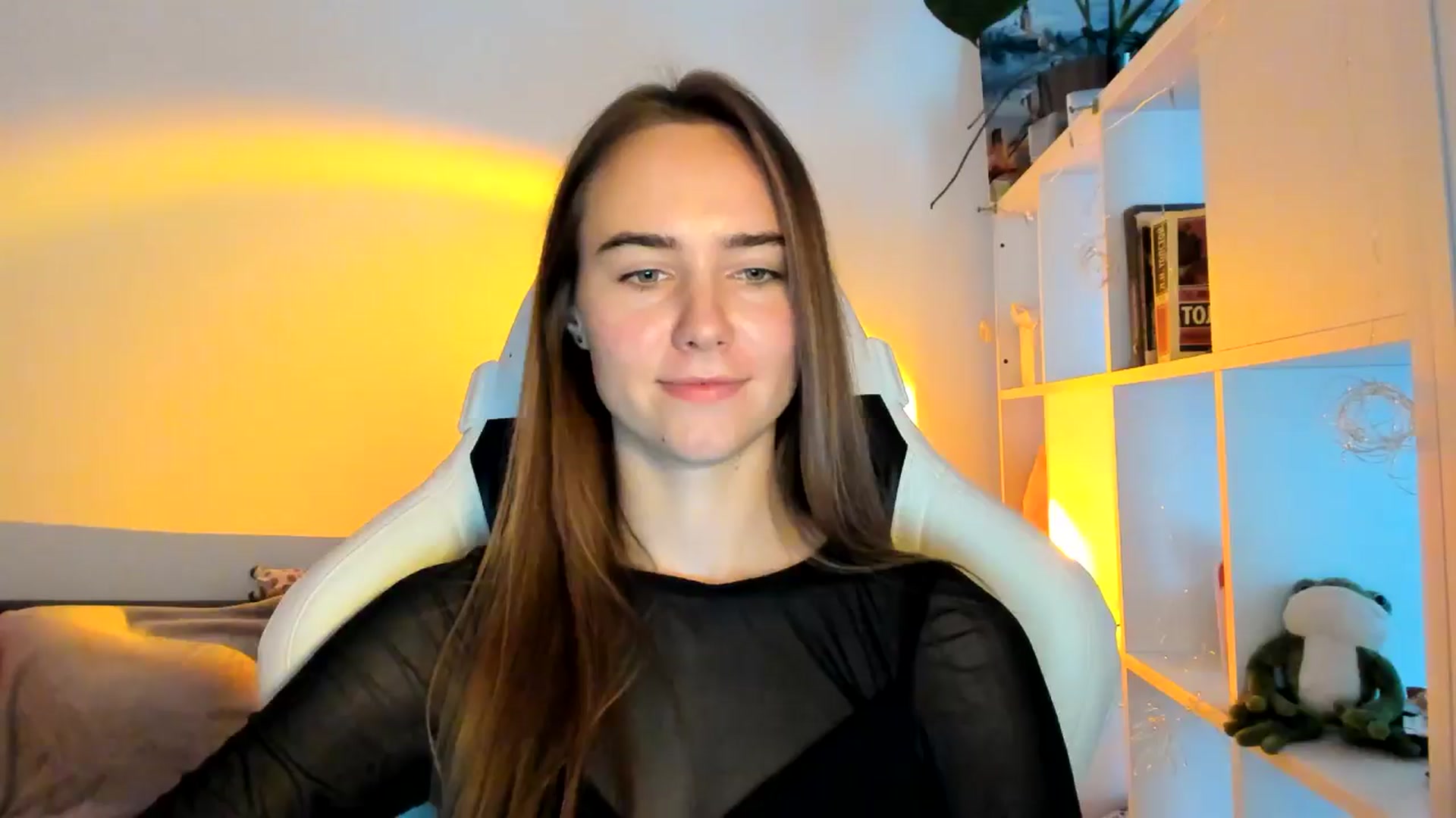 Gallery image thumbnail from OhAlisa's myfreecams stream on, 10/04/2025, 13:00 image 15 of 20