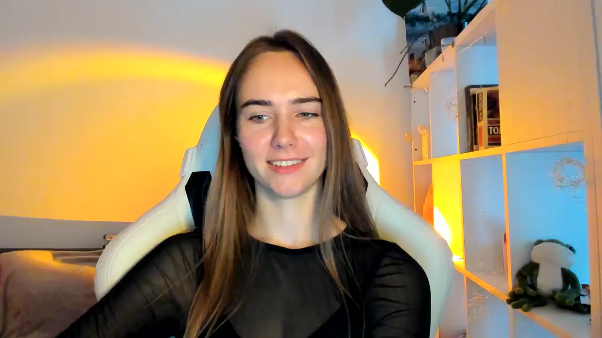 Gallery image thumbnail from OhAlisa's myfreecams stream on, 10/04/2025, 13:00 image 16 of 20